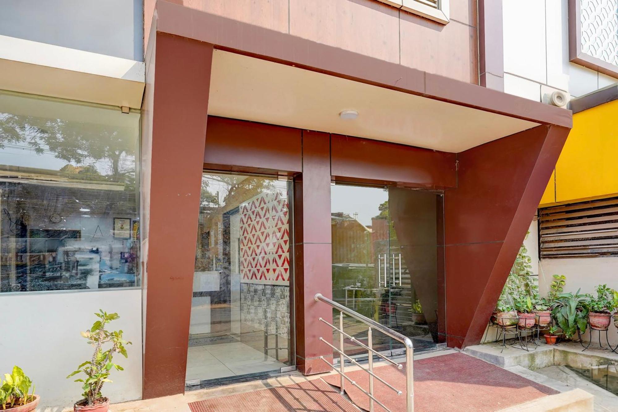 Super Hotel O Perungalathur Near Bus Stand チェンナイ エクステリア 写真