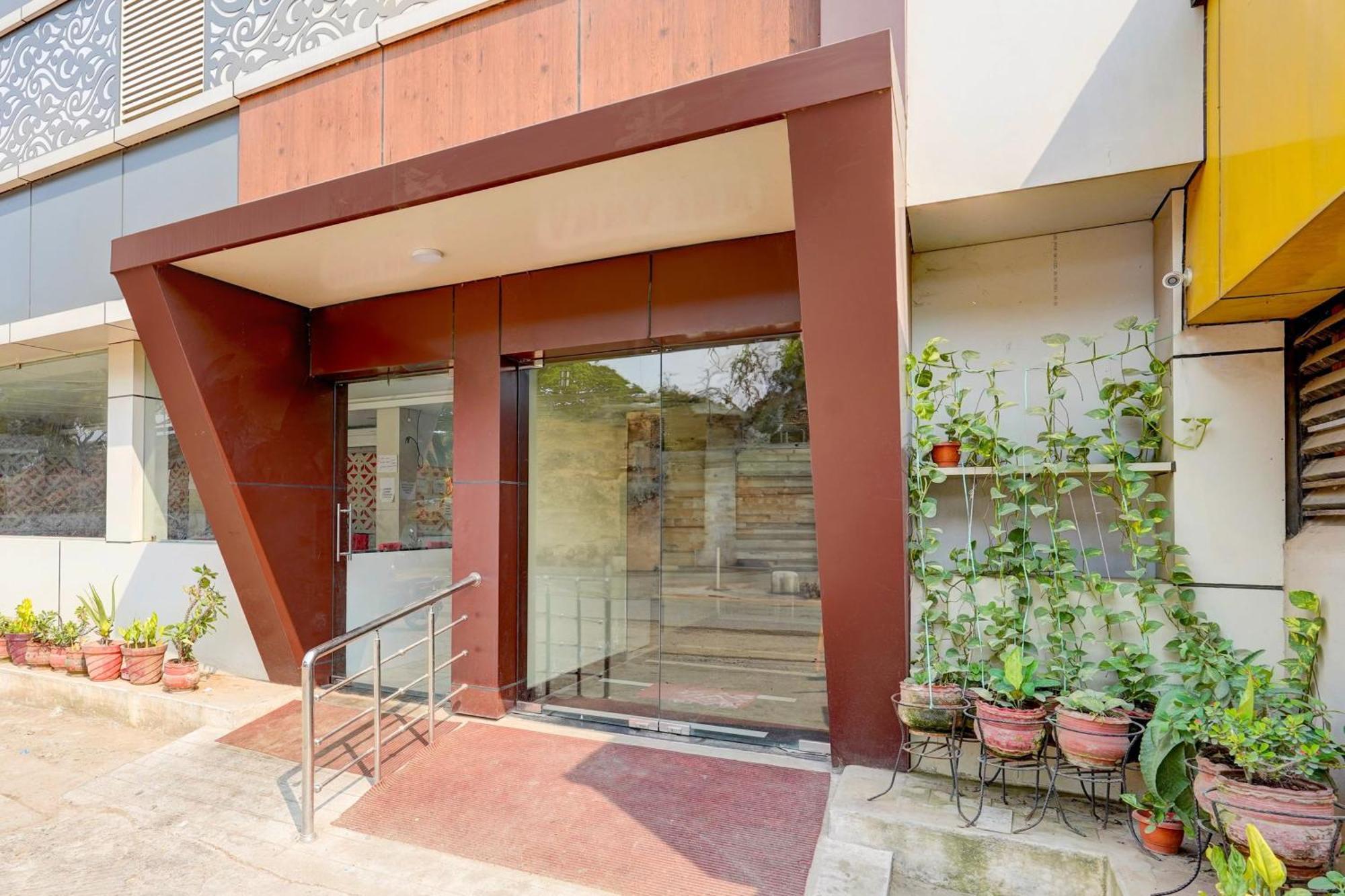 Super Hotel O Perungalathur Near Bus Stand チェンナイ エクステリア 写真